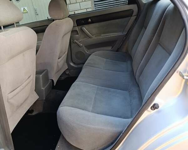 Серый Шевроле Лачетти, объемом двигателя 1.6 л и пробегом 240 тыс. км за 3600 $, фото 3 на Automoto.ua