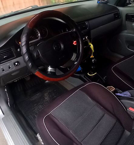 Серый Шевроле Лачетти, объемом двигателя 1.8 л и пробегом 325 тыс. км за 2600 $, фото 4 на Automoto.ua