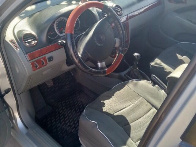 Серый Шевроле Лачетти, объемом двигателя 0 л и пробегом 179 тыс. км за 5000 $, фото 1 на Automoto.ua