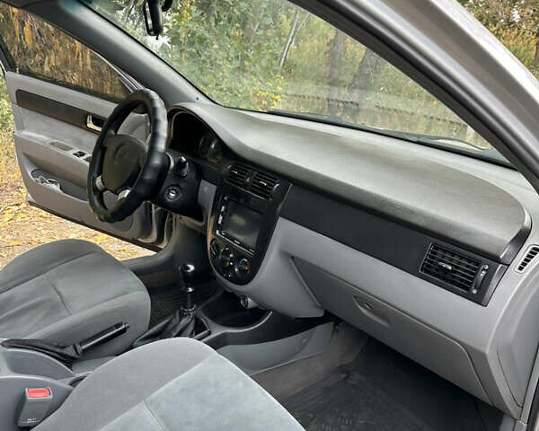 Серый Шевроле Лачетти, объемом двигателя 1.6 л и пробегом 255 тыс. км за 3600 $, фото 36 на Automoto.ua