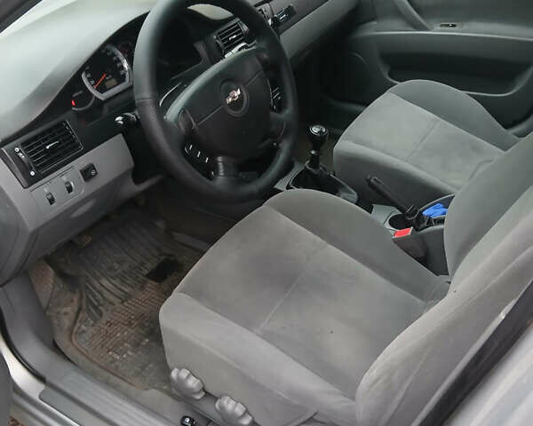 Серый Шевроле Лачетти, объемом двигателя 1.6 л и пробегом 165 тыс. км за 3200 $, фото 6 на Automoto.ua