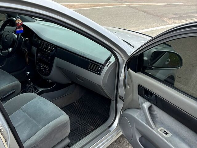 Серый Шевроле Лачетти, объемом двигателя 1.8 л и пробегом 260 тыс. км за 3850 $, фото 7 на Automoto.ua