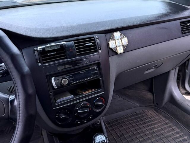 Сірий Шевроле Лачетті, об'ємом двигуна 1.8 л та пробігом 149 тис. км за 4500 $, фото 7 на Automoto.ua