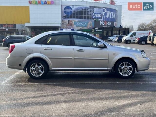 Серый Шевроле Лачетти, объемом двигателя 1.8 л и пробегом 275 тыс. км за 2999 $, фото 3 на Automoto.ua