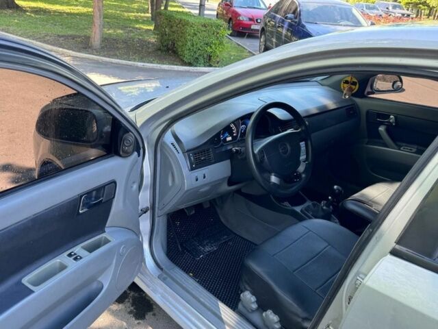 Серый Шевроле Лачетти, объемом двигателя 1.8 л и пробегом 170 тыс. км за 3300 $, фото 4 на Automoto.ua