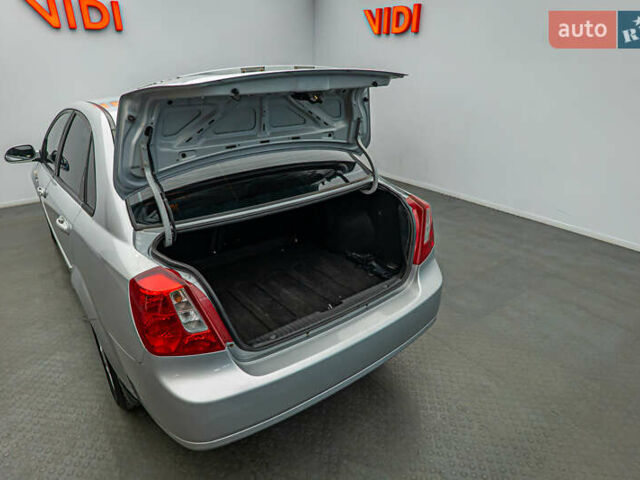 Серый Шевроле Лачетти, объемом двигателя 1.8 л и пробегом 127 тыс. км за 6404 $, фото 6 на Automoto.ua