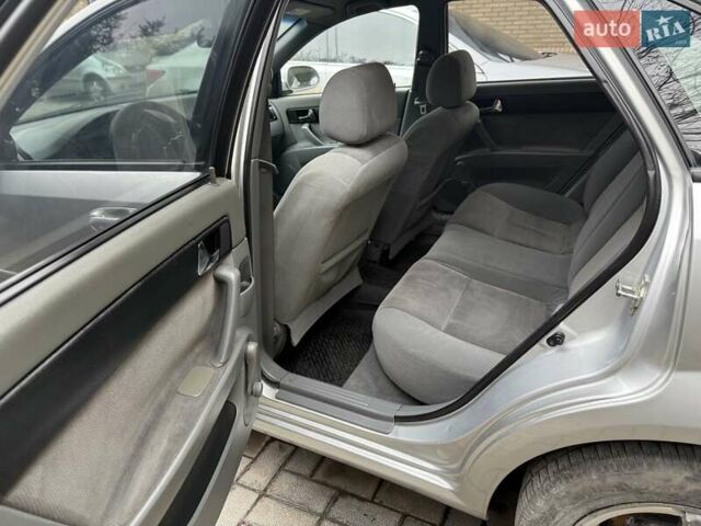 Сірий Шевроле Лачетті, об'ємом двигуна 1.8 л та пробігом 185 тис. км за 3700 $, фото 4 на Automoto.ua
