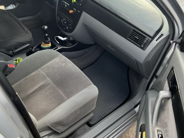 Серый Шевроле Лачетти, объемом двигателя 1.6 л и пробегом 101 тыс. км за 5000 $, фото 3 на Automoto.ua