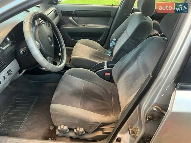 Серый Шевроле Лачетти, объемом двигателя 1.6 л и пробегом 315 тыс. км за 3900 $, фото 1 на Automoto.ua