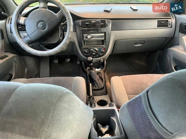 Серый Шевроле Лачетти, объемом двигателя 1.6 л и пробегом 315 тыс. км за 3900 $, фото 4 на Automoto.ua