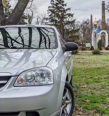 Серый Шевроле Лачетти, объемом двигателя 1.6 л и пробегом 195 тыс. км за 4500 $, фото 4 на Automoto.ua