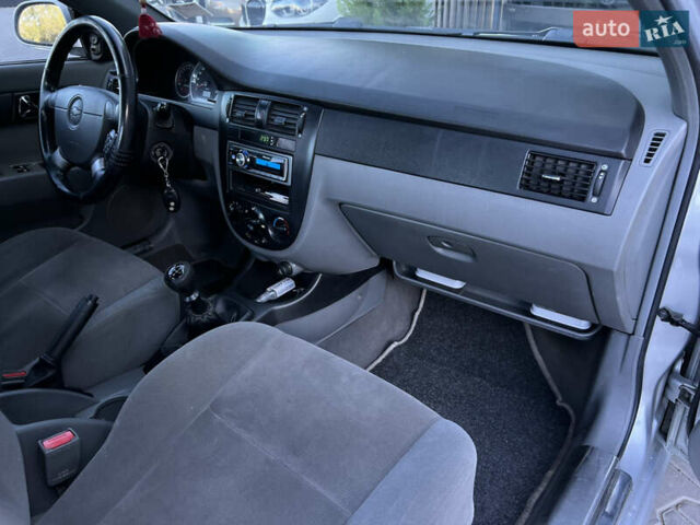 Сірий Шевроле Лачетті, об'ємом двигуна 1.8 л та пробігом 181 тис. км за 3350 $, фото 27 на Automoto.ua