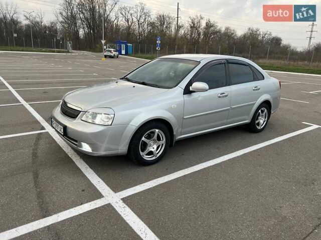 Серый Шевроле Лачетти, объемом двигателя 1.8 л и пробегом 137 тыс. км за 4500 $, фото 1 на Automoto.ua