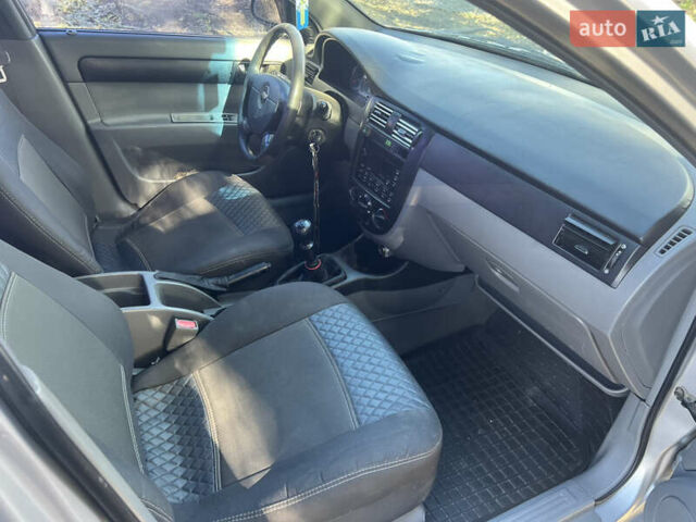 Серый Шевроле Лачетти, объемом двигателя 1.6 л и пробегом 300 тыс. км за 3200 $, фото 10 на Automoto.ua