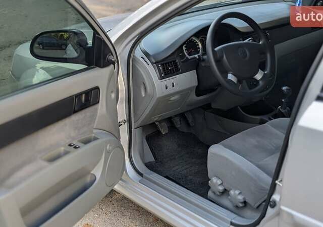 Серый Шевроле Лачетти, объемом двигателя 1.6 л и пробегом 195 тыс. км за 4500 $, фото 8 на Automoto.ua