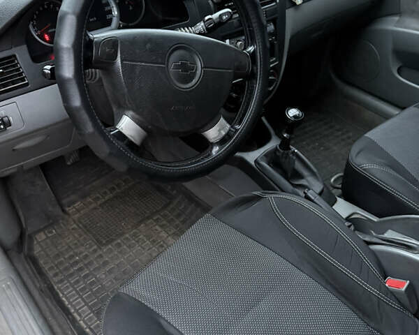 Серый Шевроле Лачетти, объемом двигателя 1.8 л и пробегом 149 тыс. км за 4500 $, фото 7 на Automoto.ua