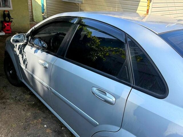 Серый Шевроле Лачетти, объемом двигателя 1.8 л и пробегом 149 тыс. км за 5000 $, фото 2 на Automoto.ua