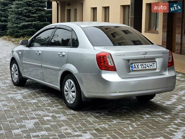 Серый Шевроле Лачетти, объемом двигателя 1.8 л и пробегом 240 тыс. км за 3999 $, фото 3 на Automoto.ua