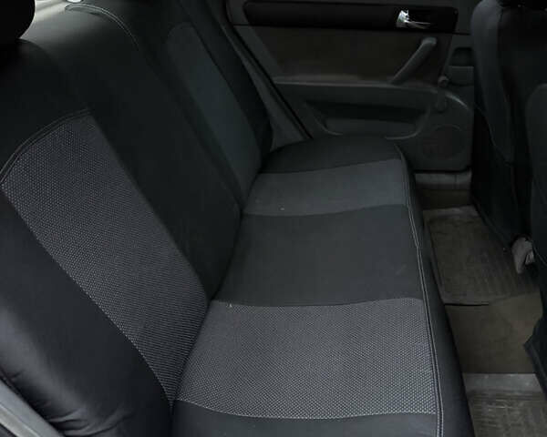 Серый Шевроле Лачетти, объемом двигателя 1.8 л и пробегом 149 тыс. км за 4500 $, фото 4 на Automoto.ua