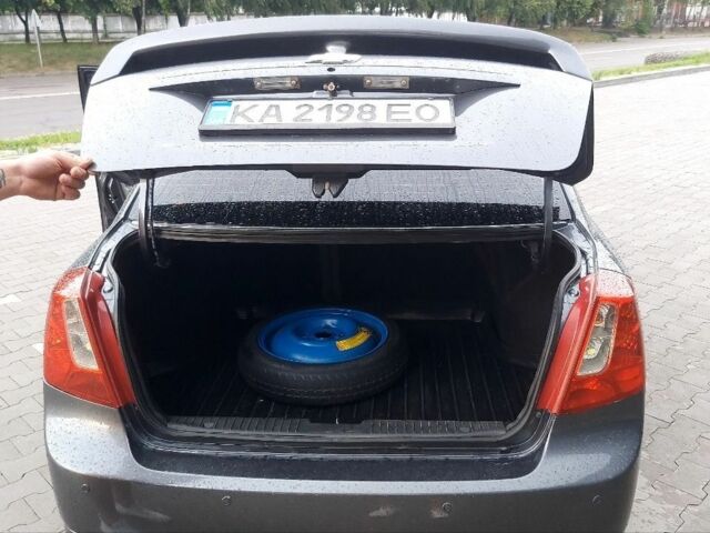 Серый Шевроле Лачетти, объемом двигателя 1.8 л и пробегом 284 тыс. км за 5000 $, фото 3 на Automoto.ua