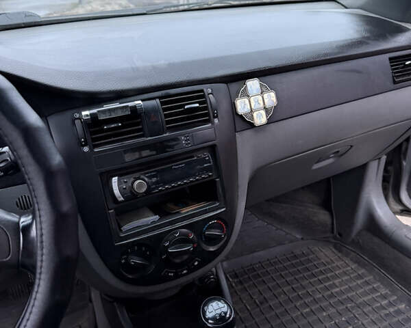 Серый Шевроле Лачетти, объемом двигателя 1.8 л и пробегом 149 тыс. км за 4500 $, фото 8 на Automoto.ua