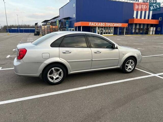 Серый Шевроле Лачетти, объемом двигателя 1.8 л и пробегом 137 тыс. км за 4500 $, фото 4 на Automoto.ua
