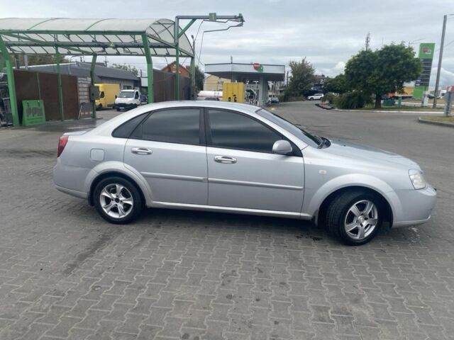 Серый Шевроле Лачетти, объемом двигателя 1.8 л и пробегом 300 тыс. км за 4800 $, фото 3 на Automoto.ua