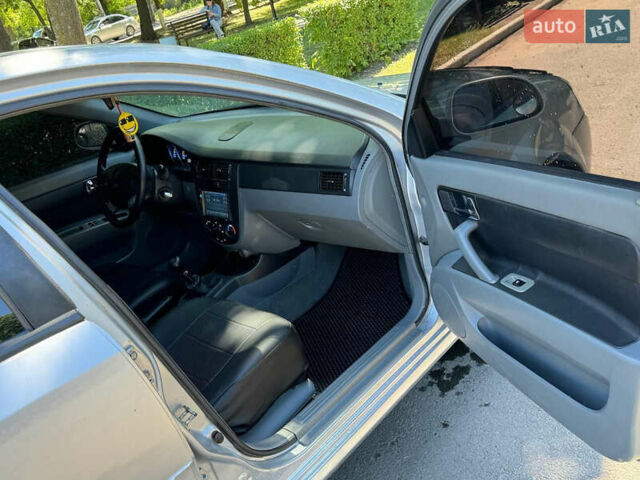 Сірий Шевроле Лачетті, об'ємом двигуна 1.8 л та пробігом 170 тис. км за 3300 $, фото 1 на Automoto.ua