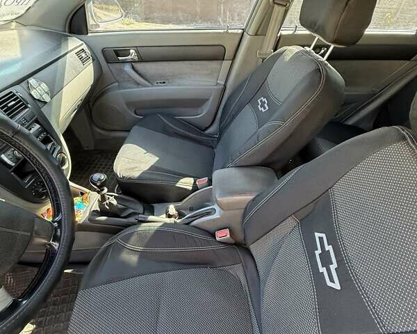 Серый Шевроле Лачетти, объемом двигателя 1.8 л и пробегом 149 тыс. км за 4800 $, фото 7 на Automoto.ua