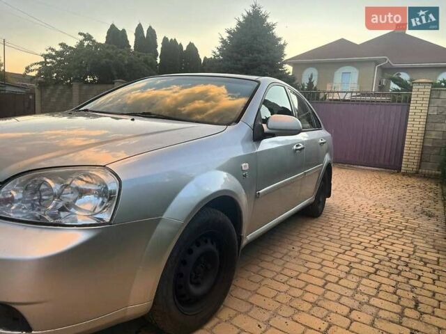 Серый Шевроле Лачетти, объемом двигателя 1.6 л и пробегом 315 тыс. км за 3900 $, фото 2 на Automoto.ua
