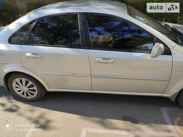 Серый Шевроле Лачетти, объемом двигателя 1.8 л и пробегом 240 тыс. км за 5000 $, фото 4 на Automoto.ua