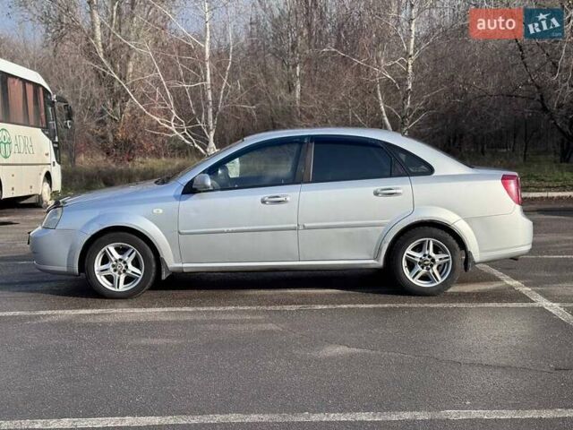 Серый Шевроле Лачетти, объемом двигателя 1.8 л и пробегом 275 тыс. км за 2999 $, фото 4 на Automoto.ua