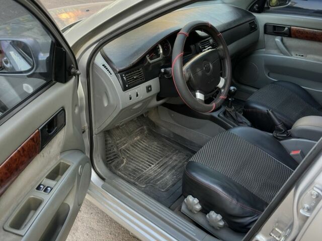 Серый Шевроле Лачетти, объемом двигателя 1.6 л и пробегом 187 тыс. км за 3150 $, фото 4 на Automoto.ua