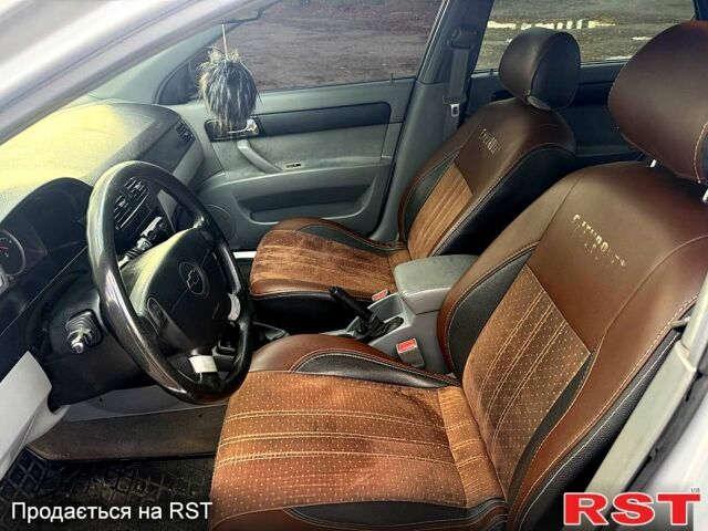 Серый Шевроле Лачетти, объемом двигателя 1.8 л и пробегом 225 тыс. км за 3700 $, фото 3 на Automoto.ua