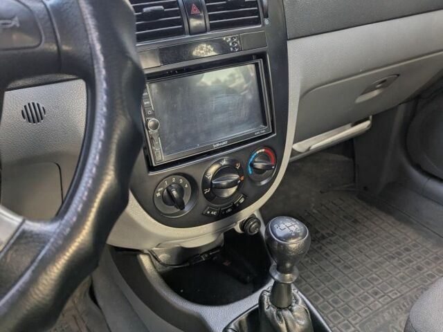 Серый Шевроле Лачетти, объемом двигателя 1.6 л и пробегом 187 тыс. км за 3000 $, фото 3 на Automoto.ua