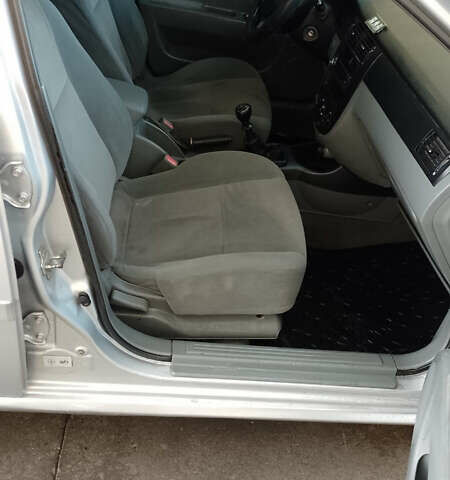 Сірий Шевроле Лачетті, об'ємом двигуна 1.8 л та пробігом 240 тис. км за 3500 $, фото 2 на Automoto.ua