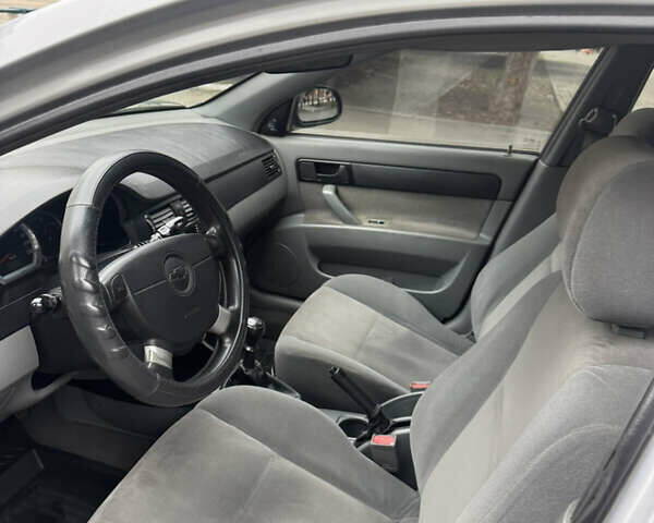 Сірий Шевроле Лачетті, об'ємом двигуна 1.6 л та пробігом 227 тис. км за 4200 $, фото 17 на Automoto.ua