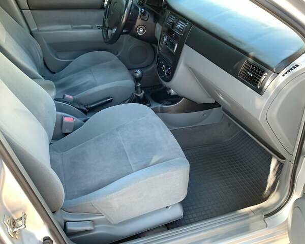 Серый Шевроле Лачетти, объемом двигателя 1.8 л и пробегом 399 тыс. км за 5800 $, фото 7 на Automoto.ua