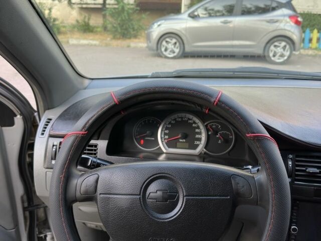 Серый Шевроле Лачетти, объемом двигателя 1.6 л и пробегом 187 тыс. км за 3150 $, фото 5 на Automoto.ua