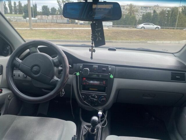 Серый Шевроле Лачетти, объемом двигателя 1.8 л и пробегом 300 тыс. км за 4800 $, фото 5 на Automoto.ua