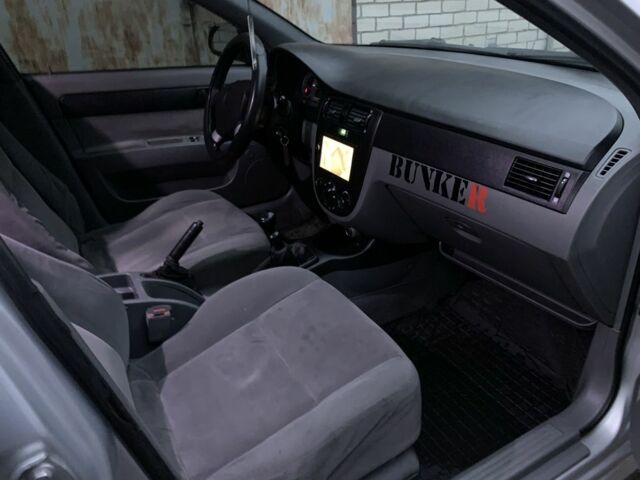 Серый Шевроле Лачетти, объемом двигателя 1.6 л и пробегом 296 тыс. км за 3600 $, фото 3 на Automoto.ua