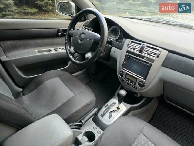Серый Шевроле Лачетти, объемом двигателя 1.8 л и пробегом 240 тыс. км за 3999 $, фото 20 на Automoto.ua