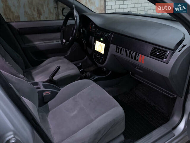 Серый Шевроле Лачетти, объемом двигателя 1.6 л и пробегом 296 тыс. км за 3600 $, фото 5 на Automoto.ua