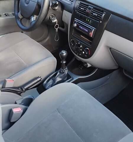 Сірий Шевроле Лачетті, об'ємом двигуна 1.8 л та пробігом 250 тис. км за 4100 $, фото 16 на Automoto.ua