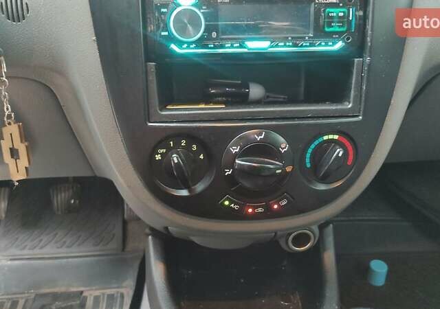 Серый Шевроле Лачетти, объемом двигателя 1.6 л и пробегом 273 тыс. км за 2600 $, фото 21 на Automoto.ua