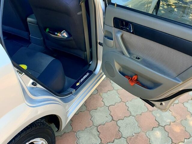 Серый Шевроле Лачетти, объемом двигателя 1.8 л и пробегом 146 тыс. км за 4000 $, фото 4 на Automoto.ua