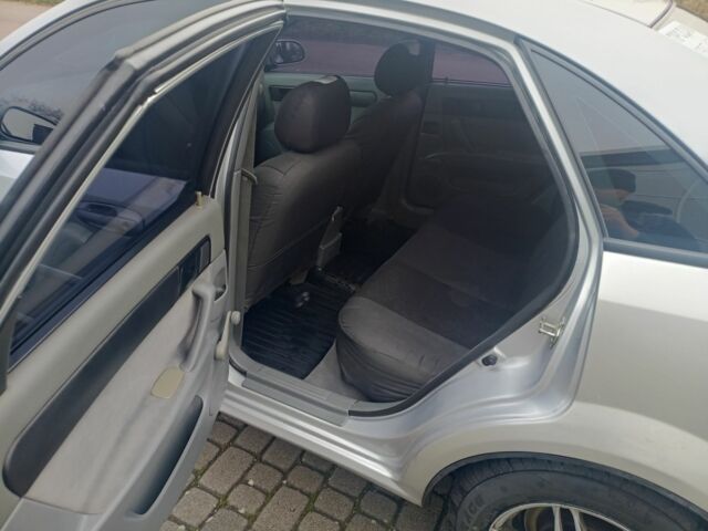 Серый Шевроле Лачетти, объемом двигателя 1.6 л и пробегом 322 тыс. км за 3300 $, фото 12 на Automoto.ua