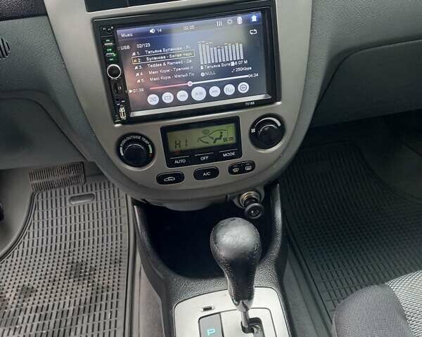 Сірий Шевроле Лачетті, об'ємом двигуна 1.8 л та пробігом 110 тис. км за 5000 $, фото 18 на Automoto.ua