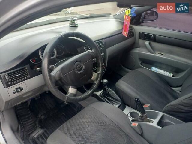 Серый Шевроле Лачетти, объемом двигателя 1.6 л и пробегом 322 тыс. км за 3300 $, фото 4 на Automoto.ua