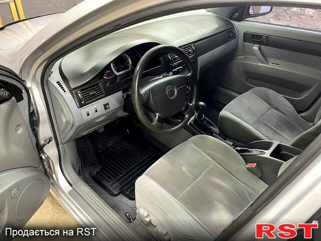 Серый Шевроле Лачетти, объемом двигателя 1.6 л и пробегом 292 тыс. км за 3800 $, фото 5 на Automoto.ua